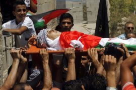 Palestinian carry the body of Mohammed al Atrash during his funeral in the West Bank village of Kafr Rae near the city of Jenin, 18 August 2015. Al Atrsah who tried to stab an Israeli border policeman was shot and killed on 17 August in the northern West Bank, near the city of Nablus, medics said. The Israeli army confirmed that its soldiers shot at the assailant. The stabbing incident was the third in the last few days.