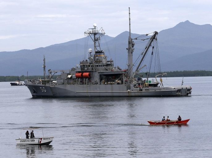 US warship SNS Safegurad is anchored at a port on the island of Palawan, western Philippines, 23 June 2015. The Philippines are holding separate naval drills with two of the country's top military allies, the United States and Japan, near the disputed South China Sea. The exercises are taking place off Palawan province, 560 kilometres south-west of Manila, amid increasing tensions with China, which has been reclaiming areas in the South China Sea that are within the Philippines' exclusive economic zone.