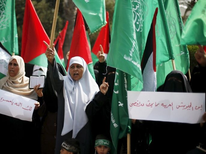 Palestinian women supporting Hamas take part in a rally to protest against an Israeli police raid on Jerusalem's al-Aqsa mosque, in Gaza City September 15, 2015. Israeli police raided the plaza outside Jerusalem's al-Aqsa mosque on Sunday in what they said was a bid to head off Palestinian attempts to disrupt visits by Jews and foreign tourists on the eve of the Jewish New Year. The sign (R) reads, "Where are the Arab armies after what happened in al-Aqsa?" REUTERS/Suhaib Salem