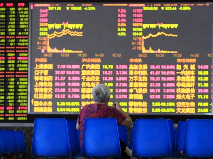 An investor looks at an electronic board showing stock information at a brokerage house in Shanghai, August 25, 2015. China's major stock indexes sank more than 6 percent in early trade on Tuesday, after a catastrophic Monday that saw Chinese exchanges suffer their biggest losses since the global financial crisis, destabilizing financial markets around the world. REUTERS/Aly Song