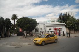 مستشفى شارل نيكول أكبر مستشفى في العاصمة تونس وهي الأكثر ازدحاما بالمرضى ويعود تأسيسها إلى عام 1897 تحت حكم الاحتلال الفرنسي الذي استمر حتى سنة 1956.