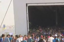 آلاف اللاجئين يدخلون النمسا وألمانيا