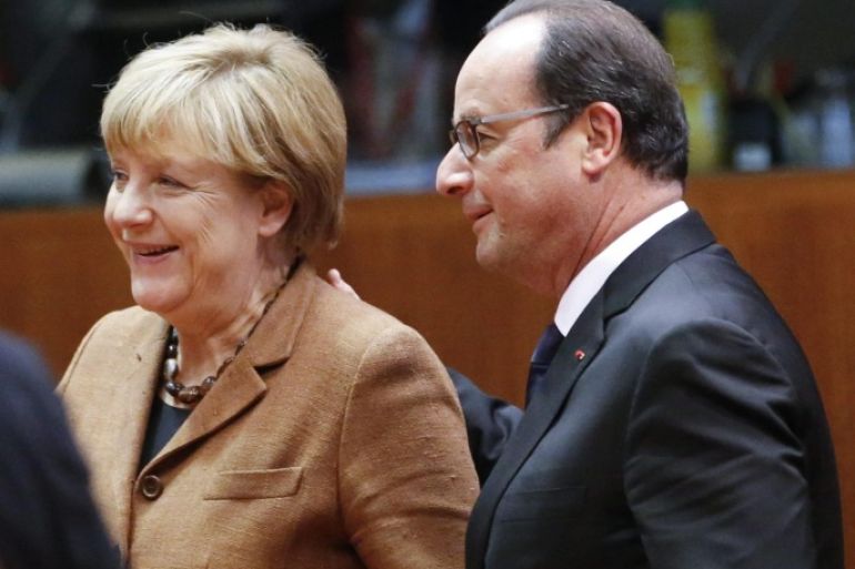 German Chancellor Angela Merkel (L) and French President Francois Hollande (R) arrive at the start of an extraordinary EU Summit on the current migration and refugees crisis in Europe, in Brussels, Belgium, 23 September 2015. EU leaders meet for an extraordinary summit on migration, with also international aid for third countries and the border protection on their agenda.