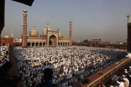 المسلمون يؤدون صلاة العيد في المسجد الجامع بنيودلهي - أسوشيتدبرس
