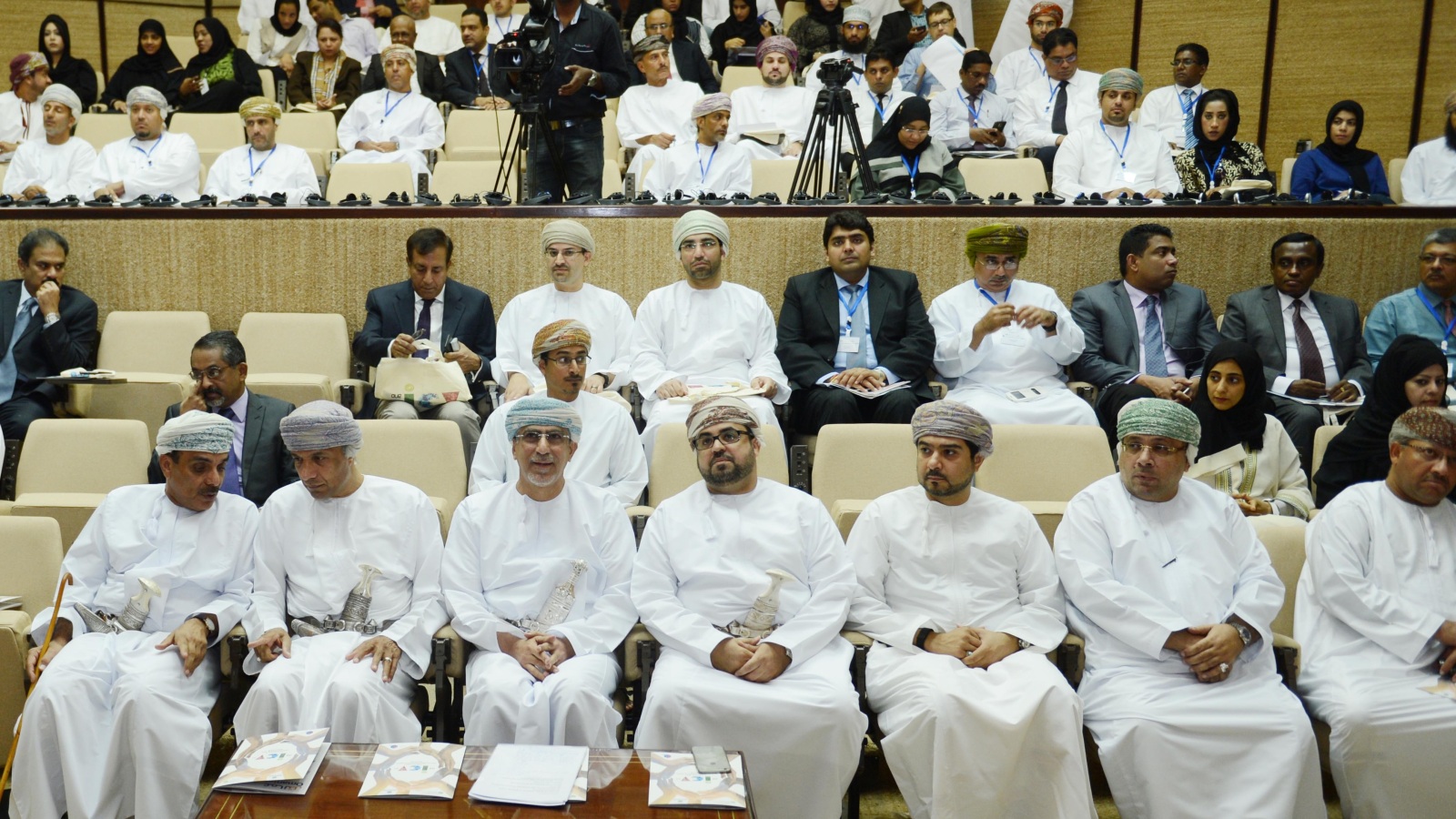 ‪مشاركون في مؤتمر للقيمة المحلية المضافة استضافته غرفة تجارة وصناعة عمان‬ (الجزيرة)