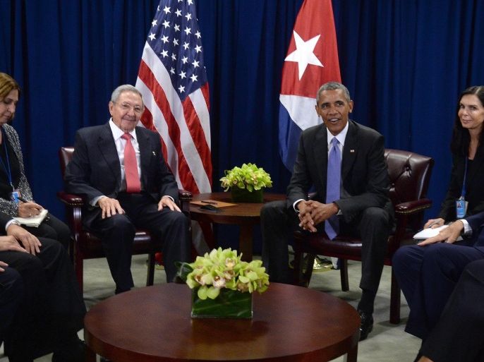US President Barack Obama (C-R) attends a bilateral meeting with Cuban President Raul Castro (C-L) at the United Nations headquarters in New York, New York, 29 September 2015.