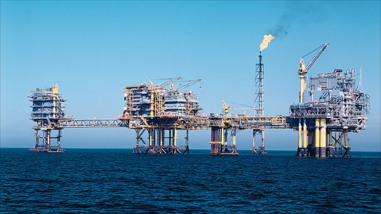 epa01315064 (FILE) A file photograph showing an undated handout photograph made available by AP Moller-Maersk of the Gorm field oil platform. The price for crudes produced by the Organization of the Petroleum Exporting Countries (OPEC) peaked above 104 US dollars for the first time on 14 April 2008, OPEC said on 15 April 2008. OPEC followed international bullish trends on Monday. In New York, Nymex WTI ended 14 April 2008 trading at 111.76 US dollars per barrel, the highest settlement on record, while Brent crude also posted a new high. EPA/AP MOLLER-MAERSK/HO EDITORIAL USE ONLY *** Local Caption *** 00000401283985