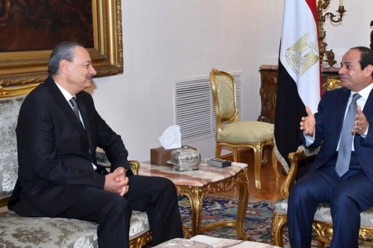 Egyptian President Abdel Fattah al-Sisi (R) meets with Nabil Sadeq after Sadeq was sworn in as Egypt's new Attorney General at the presidential palace in Cairo, Egypt, in this September 19, 2015 handout picture courtesy of the Egyptian Presidency. Egyptian President al-Sisi kept his finance, investment and interior ministers in a new government sworn in on Saturday as he tries to rebuild an economy battered by Islamist militant violence. REUTERS/The Egyptian Presidency/Handout via Reuters ATTENTION EDITORS - THIS PICTURE WAS PROVIDED BY A THIRD PARTY. REUTERS IS UNABLE TO INDEPENDENTLY VERIFY THE AUTHENTICITY, CONTENT, LOCATION OR DATE OF THIS IMAGE. THIS IMAGE HAS BEEN SUPPLIED BY A THIRD PARTY. IT IS DISTRIBUTED, EXACTLY AS RECEIVED BY REUTERS, AS A SERVICE TO CLIENTS. FOR EDITORIAL USE ONLY. NOT FOR SALE FOR MARKETING OR ADVERTISING CAMPAIGNS. NO SALES. NO ARCHIVES.