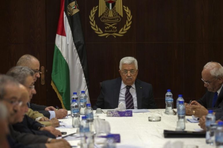 Palestinian National Authority President Mahmoud Abbas heads a meeting of the Executive Committee of the Palestinian Liberation Organization (PLO) at the headquarters in the West Bank town of Ramallah, 01 September 2015.
