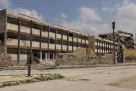 مدرسة مدمرة في حي صلاح الدين الخاضع للمعارضة
