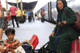 Travellers sit on a platform as they wait for a train to Austria at the railway station in Budapest, Hungary, August 31, 2015. Austrian authorities toughened controls along the country's eastern borders on Monday, stopping hundreds of refugees and arresting five traffickers in a clampdown that followed last week's gruesome discovery of 71 dead migrants in a truck. REUTERS/Bernadett Szabo