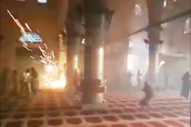 قوات الاحتلال الإسرائيلي تقمع المصلين في المسجد الأقصى