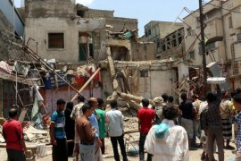 People inspect buildings hit by Houthi-fired rockets at a neighborhood in the central city of Taiz, Yemen, 24 August 2015. According to reports, at least 14 people have been killed by rockets fired by Houthi rebels in Taiz as the battle for Yemen's third city intensifies. The Saudi-led coalitions military operations against the Houthis and fighting with anti-Houthis groups have left more than 5000 dead and injured another 20,000 since the coalition launched air raids on 26 March.