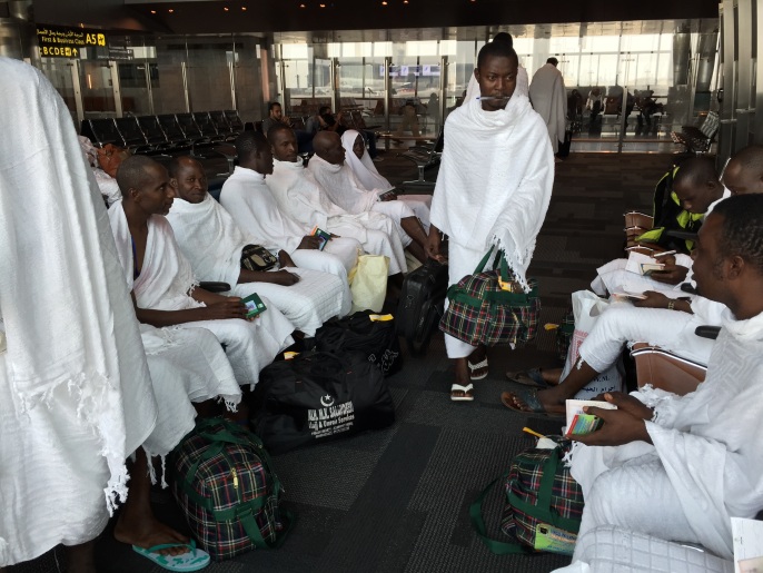 ‪‬ حجاج نيجيريون بمطار حمد الدولي يتأهبون للسفر إلى بيت الله الحرام(الجزيرة نت)