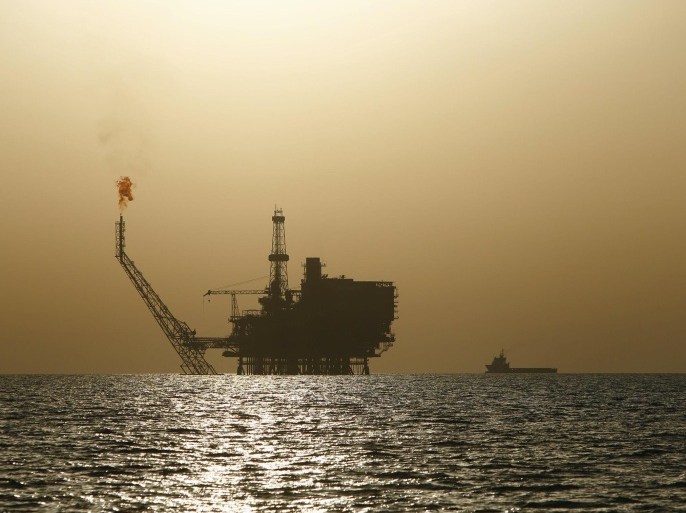 An offshore oil platform is seen at the Bouri Oil Field off the coast of Libya August 3, 2015. Oil prices lurched 5 percent lower on Monday to their lowest since January, taking global benchmark Brent below $50 a barrel as weak factory activity in China deepened a commodity-wide rout. REUTERS/Darrin Zammit Lupi MALTA OUT. NO COMMERCIAL OR EDITORIAL SALES IN MALTA