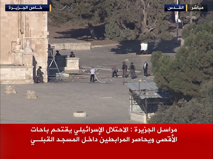 الاحتلال الإسرائيلي والمستوطنون يقتحمون باحات المسجد الأقصى المبارك