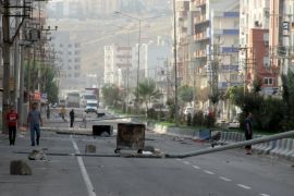 A street is pictured in the southeastern town of Cizre in Sirnak province, Turkey, September 12, 2015. In the town of Cizre, the scene of intense clashes between the Kurdistan Workers Party (PKK) and the Turkish army, residents ventured out to stock up on groceries and check on their shops after authorities lifted a nine-day round-the-clock curfew at 7 a.m. (0400 GMT), residents said. REUTERS/Sertac Kayar