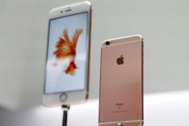 The new Apple iPhone 6S and 6S Plus are displayed during an Apple media event in San Francisco, California, September 9, 2015. REUTERS/Beck Diefenbach