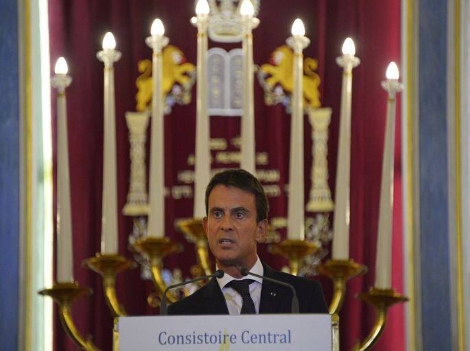 -01 - Paris, Paris, FRANCE : French Prime Minister Manuel Valls delivers a speech at the Nazareth synagogue, as part of the presentation of the French State greetings to the French Jewish central Consistory and the Jewish community, on September 8, 2015 in Paris, ahead of Rosh Hashanah, the Jewish New Year, that falls on September 14 and 15. AFP PHOTO / BERTRAND GUAY