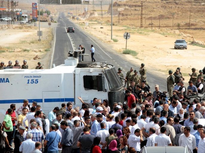Turkish security forces block a road to stop a convoy, carrying a delegation of the pro-Kurdish Peoples' Democratic Party (HDP), near the southeastern town of Midyat, Turkey, September 9, 2015. A deteriorating security situation in Turkey's mainly Kurdish southeast where a ceasefire between government forces and Kurdish insurgents has broken down, will make it difficult to hold an election planned for November, the head of the pro-Kurdish Peoples' Democratic Party (HDP) said on Wednesday. The HDP delegation, including the party's co-chair Selahattin Demirtas, was stopped by the security forces while on their way to the southeastern town of Cizre. According to local media, Cizre is under a curfew for five days because of clashes between PKK militants and Turkish security forces. REUTERS/Sertac Kayar
