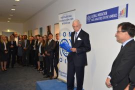 لاسي سوينغ الأمين العام للمنظمة الدولية للهجرة يلقي كلمة في احتفال تدسين مركز معلومات الهجرة في برلين