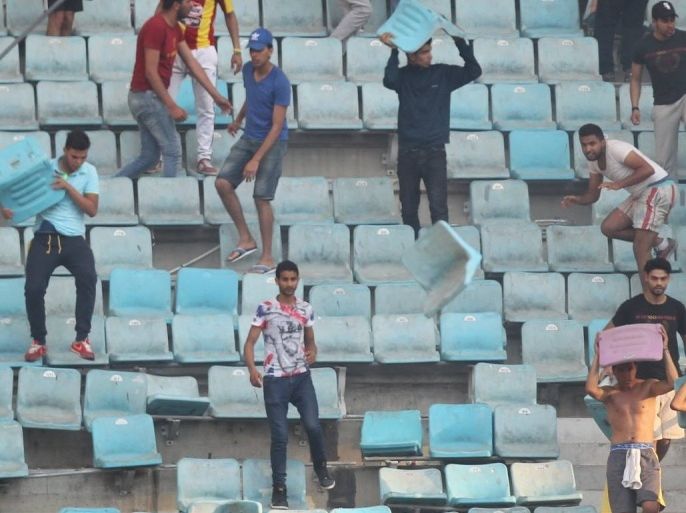 تونس ـ 3 مايو 2015 ـ ملعب رادس ـ مباراة للترجي التونسي شهدت أعمال شغب واشتباكات دفعت اتحاد كرة القدم الى إعادة النظر في قرار عودة الجماهير للملاعب