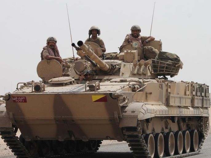 Soldiers stand on a tank of the Saudi-led coalition deployed on the outskirts of the southern Yemeni port city of Aden on August 3, 2015, during a military operation against Shiite Huthi rebels and their allies. Pro-government forces backed by a Saudi-led coalition retook Yemen's biggest airbase from Iran-backed rebels in a significant new gain after their recapture of second city Aden last month. AFP PHOTO / SALEH AL-OBEIDI