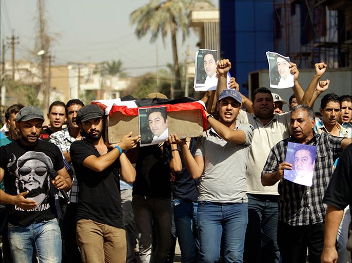 epa02905853 Iraqi demonstrators carry a symbolic coffin of slain journalist Hadi al-Mehdi, who was gunned down with a silenced weapon inside his house, as they take part in a demonstration in central Baghdad, Iraq on 09 September 2011. According to media reports, Mehdi had criticized the government and was calling for a protest against government corruption in Baghdad's Tahrir Square. Protesters are demanding the removal of the government, as frustrations have risen in the past few months over its performance. There have been sporadic protests in various cities criticizing the government for its perceived failure to provide jobs, tackle corruption and end an electricity shortage. EPA/ALI ABBAS