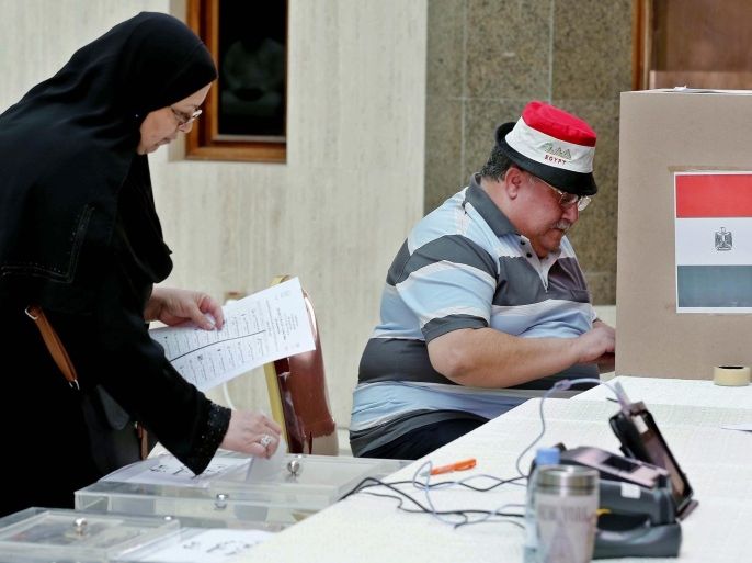 Egyptian residents in Saudi Arabia vote in the country's Parliamentary elections, Riyadh, Saudi Arabia, 17 October 2015. The first round of voting in Egypt's Parliamentary elections for expats starts 17 October, with voting in Egypt in the first round set for 18 October. This will be the country's first Parliament in over three years.
