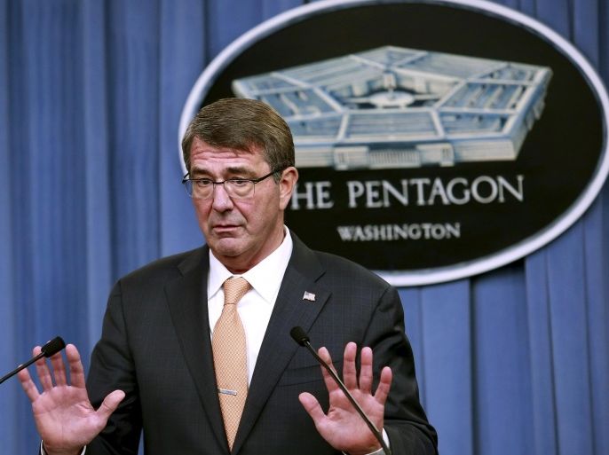 U.S. Defense Secretary Ash Carter speaks at a media briefing at the Pentagon in Washington, October 23, 2015. A U.S.-backed military operation that freed 70 Islamic State hostages in Iraq also produced a big cache of intelligence, and U.S. forces supporting Iraqi troops are likely to undertake more raids in the future, the U.S. defence chief said on Friday. Defence Secretary Ash Carter said he decided on the rescue mission after intelligence showed executions were imminent, including evidence that a grave had been dug for the bodies. REUTERS/Yuri Gripas