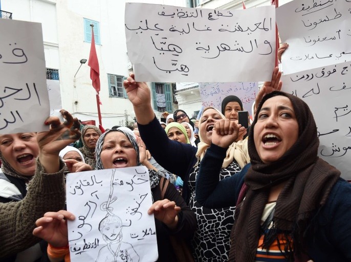: Tunisian demonstrators shout slogans and hold banners during a sit-in in front of the headquarters of the Tunisian General Labour Union (UGTT) office in Tunis on October 31, 2015 demanding for an increase in the wages of private sector workers. AFP PHOTO / FETHI BELAID