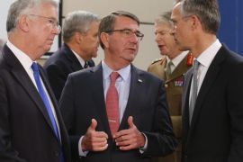 (L-R) British Defence Secretary Michael Fallon, US Secretary of State for Defense Ashton Carter and NATO Secretary General Jens Stoltenberg talk during a NATO Defense Ministers Council at alliance headquarters in Brussels, Belgium, 08 October 2015. NATO chief Jens Stoltenberg said the defence ministers would approve the creation of two more command posts in Hungary and Slovakia.