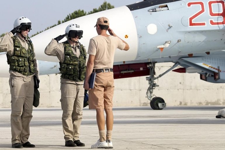 A ground crew member reports to pilots that their Sukhoi Su-30 fighter jet is ready for a combat mission at Hmeymim air base near Latakia, Syria, in this handout photograph released by Russia's Defence Ministry, October 22, 2015. REUTERS/Ministry of Defence of the Russian Federation/Handout via Reuters ATTENTION EDITORS - THIS PICTURE WAS PROVIDED BY A THIRD PARTY. REUTERS IS UNABLE TO INDEPENDENTLY VERIFY THE AUTHENTICITY, CONTENT, LOCATION OR DATE OF THIS IMAGE. EDITORIAL USE ONLY. NOT FOR SALE FOR MARKETING OR ADVERTISING CAMPAIGNS. NO RESALES. NO ARCHIVE. THIS PICTURE IS DISTRIBUTED EXACTLY AS RECEIVED BY REUTERS, AS A SERVICE TO CLIENTS