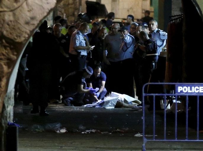 ATTENTION EDITORS - VISUALS COVERAGE OF SCENES OF DEATH OR INJURYIsraeli security personnel stand next to the body of a Palestinian man who was shot dead after he stabbed and killed two people in Jerusalem's Old City October 3, 2015. A Palestinian man stabbed and killed two people in Jerusalem's Old City on Saturday before police shot him dead, officers said, amid an uptick in violence in the city and occupied West Bank. Palestinian militant group Islamic Jihad issued a statement claiming the attacker as one of its members. REUTERS/Ammar Awad TPX IMAGES OF THE DAY