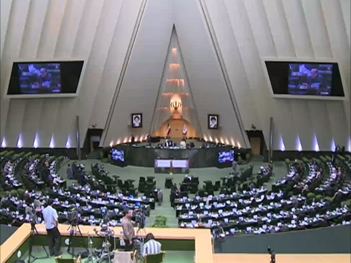 البرلمان الإيراني يوافق على تنفيذ الاتفاق النووي بشروط