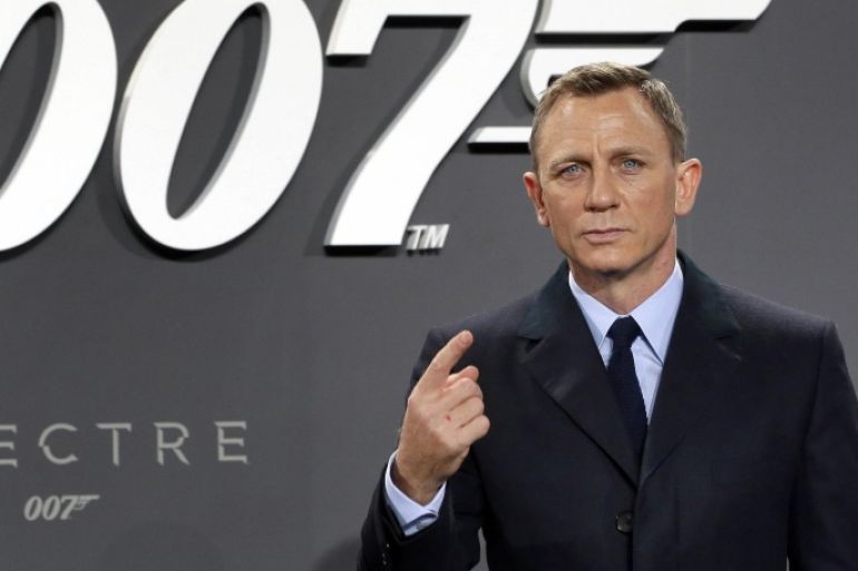 Actor Daniel Craig poses for the media as he arrives for the German premiere of the James Bond movie 'Spectre' in Berlin, Germany, Wednesday, Oct. 28, 2015. (AP Photo/Michael Sohn)