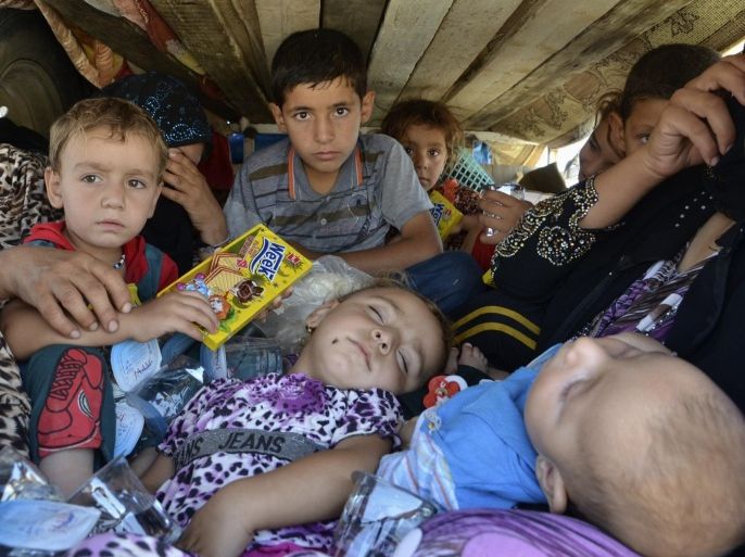 Displaced people, who fled from the violence in the province of Nineveh, arrive at Sulaimaniya province in this August 8, 2014 file photo. To match Special Report MIDEAST-CRISIS/SPLITS REUTERS/Stringer/Files (IRAQ - Tags: MILITARY POLITICS CIVIL UNREST CONFLICT)