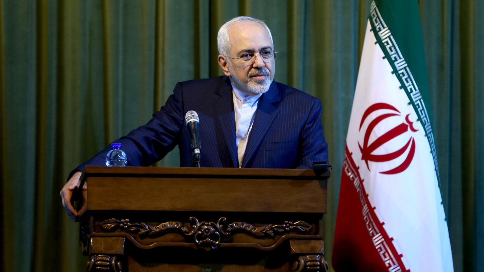 ‪مراسل الجزيرة: وزير الخارجية الإيراني سيشارك في لقاء فيينا الجمعة المقبل‬ (أسوشيتد برس)