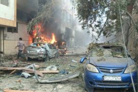 قالت شبكة سوريا مباشر إن ثلاثة أطفال قتلوا وأصيب عشرات المدنيين جراء غارات طيران النظام على مدينة دوما.