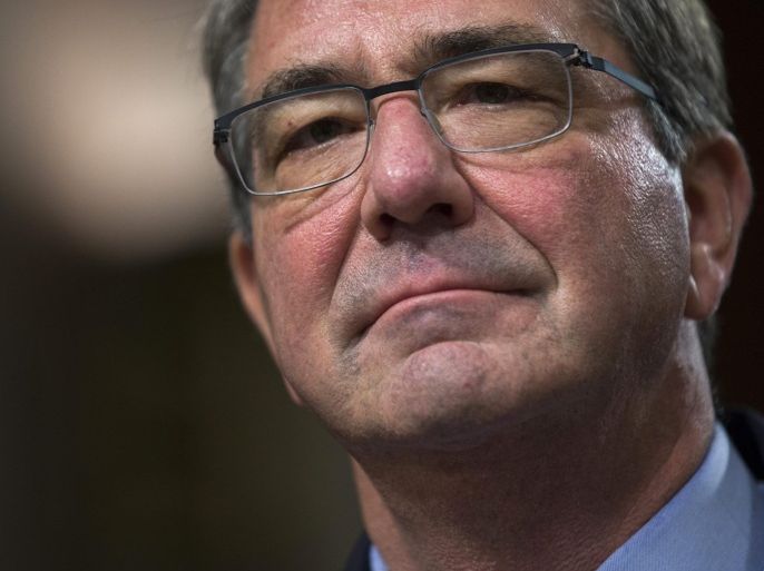 Defense Secretary Ashton Carter prepares to testify before a Senate Armed Services Committee hearing on 'United States Military Strategy in the Middle East' in the Dirksen Senate Office Building in Washington, DC, USA, 27 October 2015. Carter has recommended to US President Obama a more aggressive military stance in confronting Islamic State (IS) militants.