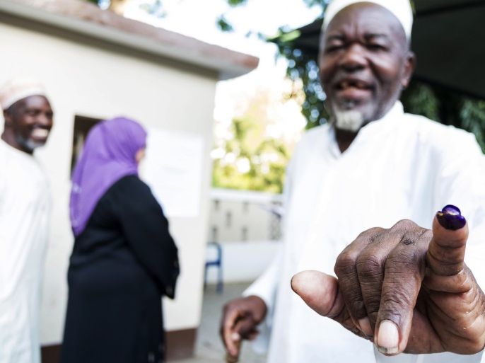 UNITED REPUBLIC OF : A Tanzanian man shows his ink-tipped finger after casting his vote for the Tanzanian presidential elections at a polling station on October 25, 2015 in Dar es Salaam. Analysts say the presidential race will pit John Magufuli of the long-ruling Chama Cha Mapinduzi (CCM), seen as the narrow favourite, against ex-prime minister Edward Lowassa, a CCM stalwart who recently defected to the opposition Chadema, heading a coalition of parties. AFP PHOTO/DANIEL HAYDUK