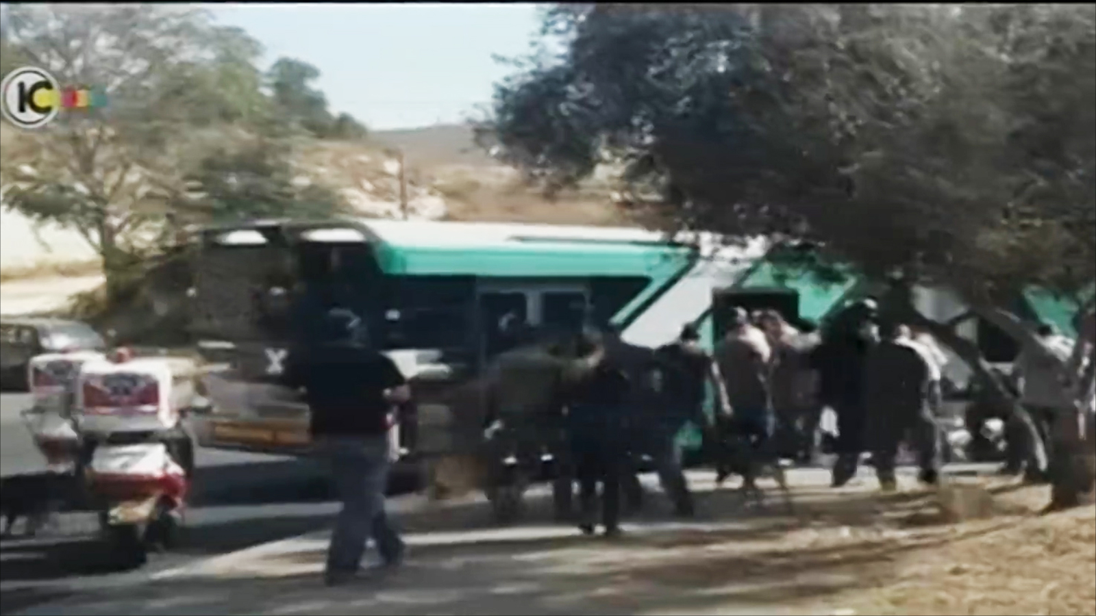 مقتل إسرائيليين وجرح 18 في عملية إطلاق نار داخل حافلة إسرائيلية(وكالات)