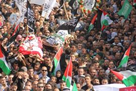شيع آلاف الفلسطينيين في مدينة الخليل جثامين ستة فلسطينيين استشهدوا مؤخرا برصاص جيش الاحتلال الإسرائيلي والاختناق