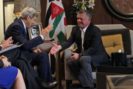 US Secretary of State John Kerry (2-L) shakes hands with King Abdullah II of Jordan (R) at the Royal palace in Amman, Jordan, 24 October 2015 where they met for talks. Others are not identified. EPA/MOHAMMAD ABU GHOSH / POOL POOL