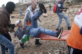 أصيب عشرات الفلسطينيين بالرصاص وحالات اختناق خلا مواجهات بتالضفة الغربية الثلاثاء