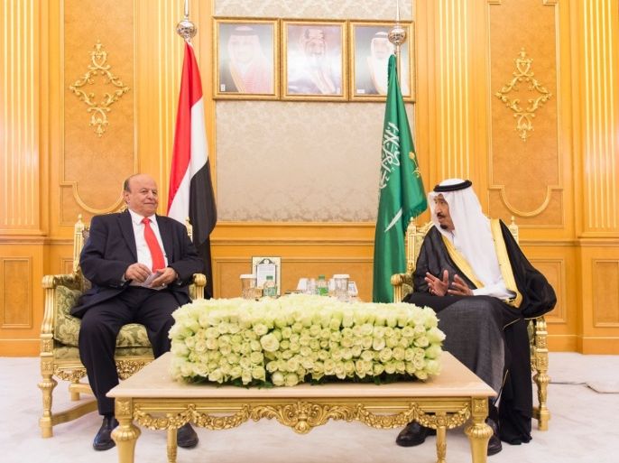 الملك سلمان بن عبد العزيز والرئيس اليمني عبد ربه منصور هادي خلال لقائهما في جدة