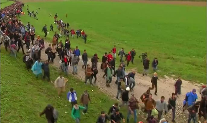 سلوفينيا تستعين بجيشها لوقف تدفق اللاجئين