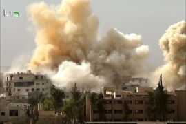 مروحيات النظام تلقي أربعة براميل متفجرة دفعة واحدة على مدينة داريا بريف دمشق