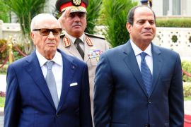 A handout photograph made available by the Egyptian Presidency shows Egyptian President Abdel Fattah al-Sisi (R) receiving Tunisian President Beji Caid Essebsi (L) in Cairo, Egypt, 04 October 2015. According to reports, talks between al-Sisi and Essebsi focused on counter-terrorism efforts and regional crises as well as bilateral relations. EPA/EGYPTIAN PRESIDENCY/HANDOUT