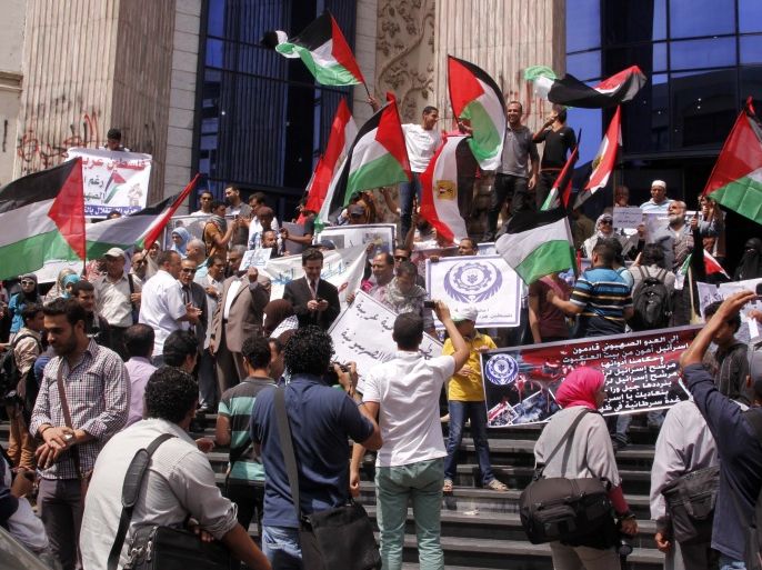 صورة سابقة لإحدى وقفات نشطاء مصريين ضد الاعتداءات الإسرائيلية على الفلسطينيين